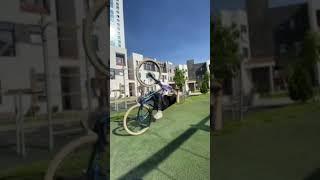 Обожаю покрытия на которых проскальзывает колесо#стант #wheelie #bikelife #bmx_cycle_stunt_video