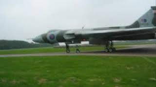 XH558's first walk under power - 12th October 2007