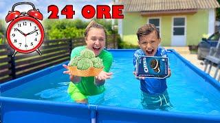 ALBASTRU vs VERDE  în PISCINA/ Challenge amuzant