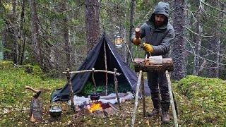 Solo Bushcraft Camping in Rain – Polish Lavvu, Bow Drill Fire, Carving Bench, Kuksa, Chaga, Quail