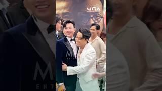 Vợ chồng TiTi (HKT) vui mừng ôm lấy diễn viên Quốc Trường khi hữu duyên gặp nhau tại sự kiện