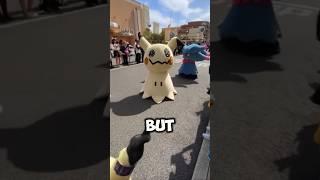 Mimikyu finds a FAN during this Pokémon Parade at Universal Studios! FUNNY Characters #mimikyu