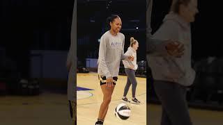 LA Sparks Basketball | Half court shot vs Storm