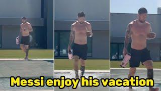 Messi was spotted enjoying his vacation with Antonela at the swimming pool