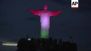 Rio statue it up by Hungarian flag's colours