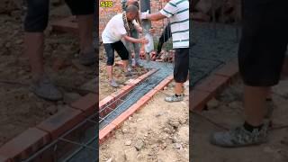 Ide Cerdas Sederhana teknik kreatif kuli bangunan mengalirkan semen yang akan di buat rumah #shorts