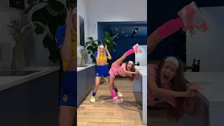 It's broken? Rate Yana’s stretching 1-10 @yana.chirkina @Belitskay