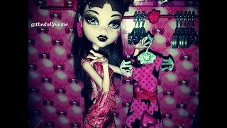 Monster High - Draculocker Doll and Playset Review