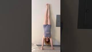 Practicing handstands in my bedroom ‍️ #handstand #yogaflow #handstandworkout