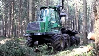 John Deere 1110D Maschine vs. Matsch