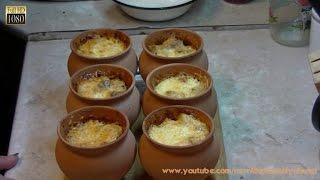 Картофель со свининой и грибами в горшочке