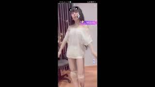 Cewek Cantik Pamer Puting ketika live bigo