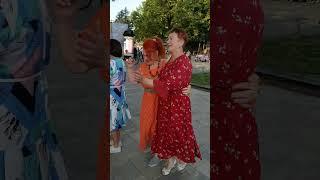 240721 Танцы Песня Цыгане едут табором живут Жители Орла поют танцуют гармонь парк фонтан город Орёл