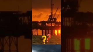 समुंद्र में Oil Rigs कैसे बनाए जाते है?  | How Oil Rigs Are Built In The Ocean #shorts #viral