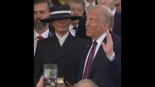 Trump raises the wrong hand at his Inauguration