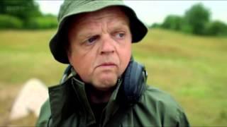 Detectorists - Lance finds GOLD!!