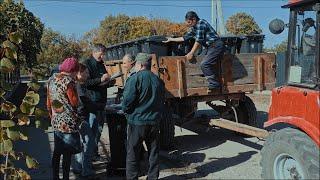 В селе Копчак началась раздача мусорных контейнеров.