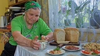 The Peaceful Life of a Lonely Village Grandma Caring for Her Farm