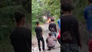 Virall detik-detik mobil terbakar di pasir erih kecamatan Cibadak