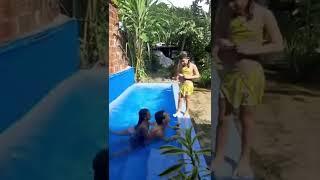 o desafio de achar a moeda na piscina