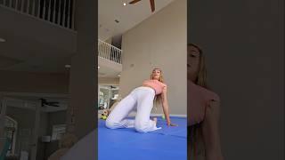 let's get a deep thigh stretch in