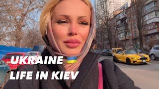 Ukraine  LIFE IN KIEV, March 5, 2025. The Streets of Kiev, Ukraine. Streets Scenes.