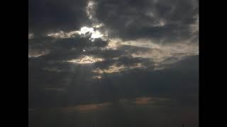 Преломление лучей солнца через тучи #таймлапс #линзирование Refraction sun rays through the clouds