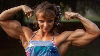 BIG FEMALE BODYBUILDER FROM 90S : BETTINA