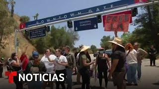Agentes federales aparecen sorpresivamente en el estadio de los Dodgers | Noticias Telemundo