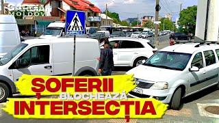 Șoferii blochează intersecția