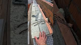 Смонтировали перемычки, утеплили. Дальше армопояс. We installed the crossbars and insulated them.