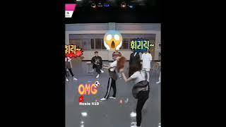 The two sisters cheered enthusiastically for rose & Lisa's acrobatics  #lisa #rose #jennie #jisoo