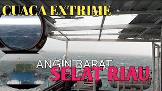 CUACA EXTRIME ANGIN BARAT SELAT RIAU KMP SATRIA PRATAMA