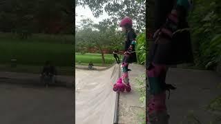 main di skatepark pake sepatu roda harus gantian #video #subscribes #konten