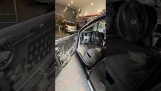 VW Touareg замена механизма стеклоподъемник. Почему мы?! Автосвет, автозвук, автоэлектрик. OLLO