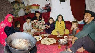 Lovely Couple Cooks Rice and Dates for Their Twins in an Ancient Cave #villagelife #food #eat