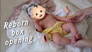 SILICONE REBORN BABY BOX OPENING  РАСПАКОВКА СИЛИКОНОВОГО РЕБОРНА НАОМИ 