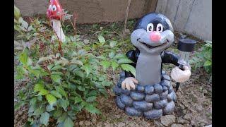 DIY GARDEN FIGURES / Cement flower bed decor / Crafts for a garden and a summer residence