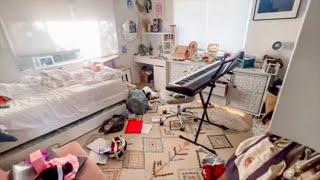 Decluttering A Teens Messy Chaotic Bedroom