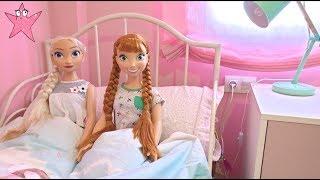 Elsa y Anna Rutina de mañana y llega Moana (Princesas Disney)