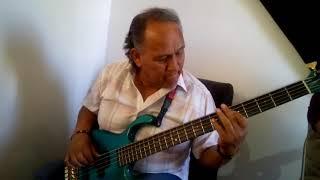 Fernando Ángel Grabando el bajo del próximo tema de Fusión!!!