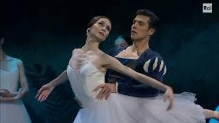 Svetlana Zakharova & Roberto Bolle in Giselle's act II pas de deux – Italian TV show "Danza con me"