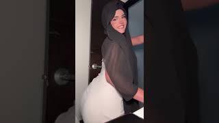 Curvy Arabi hijabi hottie bertepuk tangan pantatnya#big #hijabi #muslimah #hottest#curvy #figure#breast #love