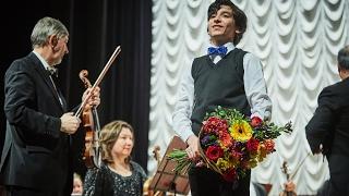 Roman Borisov plays F. CHOPIN Piano concerto No 1 in E minor (2, 3 mov.)