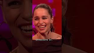 #EmiliaClarke got heckled by festive drunks  #TheGrahamNortonShow #GrahamNorton
