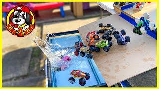 Monster Jam Toys  FISHTANK FALL  Super 8 Lane Downhill WATER Race  32 Color Change Monster Trucks