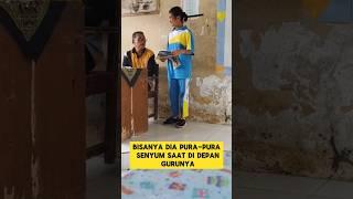 momen lucu ketika murid sekolah senyum sama pak guru ‼️‼️#lucu #guru #ngakak #murid #sekolah