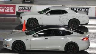 Tesla model S vs Hellcat and Scat Pack - drag racing