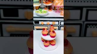 Making Tiny Mini Verse Cupcakes! 
