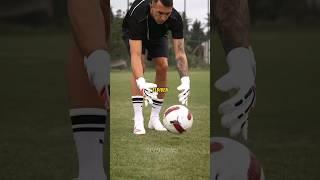 ELDİVENSİZ KALEYE GEÇEN KALECİ  #shorts #short #football